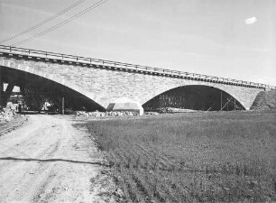 Neckarbrücke Beihingen, km 560,840 - 560,532