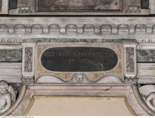 Inschrift "EGO SVM RESVRRECTIO ET VITA"