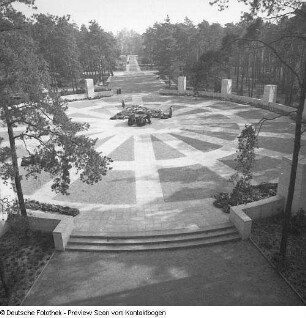Ehrenmal VVN (Vereinigung der Verfolgten des Naziregimes) Heidefriedhof