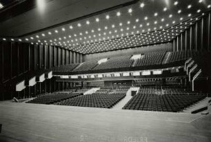 Dresden, Kulturpalast, Inneres. Großer Saal von der Bühne, Ausstattung Deutsche Werkstätten Hellerau