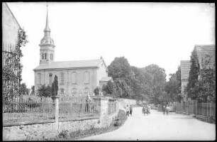 Niederau. Kirche und Dorfstraße