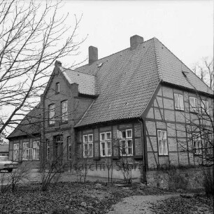 Pastorat: Matthias-Claudius-Straße: Matthias-Claudius-Geburtsstätte [Nachfolgebau von Geburtshaus des Dichters Matthias Claudius]