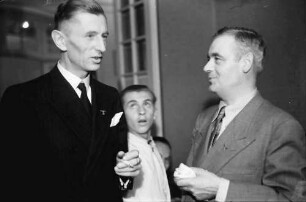 Bukarest: Reichsdeutsches Heim: Mitgliederversammlung der rumänisch-deutschen Handelskammer, Gespräch mit Peter Kutsche