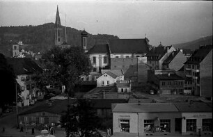 Freiburg i. Br.: Freiburger Baracken, am Rotteckplatz mit Steinbauläden vom Neubau des Hochhauses