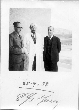 Der Veterinär Hans Richter mit zwei Kollegen