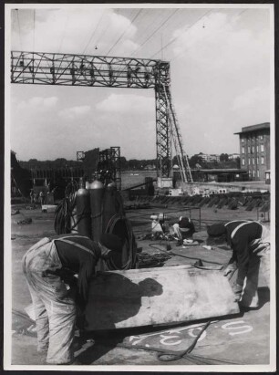 Werftarbeiter am Hamburger Hafen