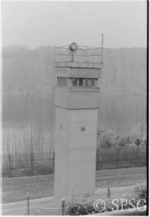 Ufer Babelsberg mit Wachturm - Blickrichtung Klein Glienicke