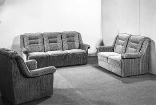 Sitzgruppe : Dresden-Hellerau. VEB Deutsche Werkstätten Hellerau. Hausmesse, 1986. Sitzgruppe. Holz, Polsterung mit Mischgewebebezug (1986; VEB Deutsche Werkstätten Hellerau)
