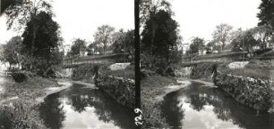 Seifhennersdorf. Mandau gegen die Rumburger Strasse mit sogenannter "Rutsche". Blick flussaufwärts