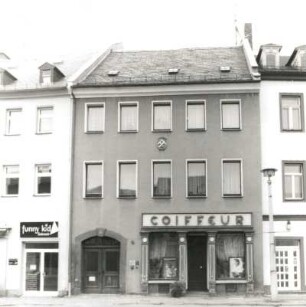 Reichenbach (Vogtland), Markt 15. Wohnhaus mit Laden (nach 1830). Straßenfront