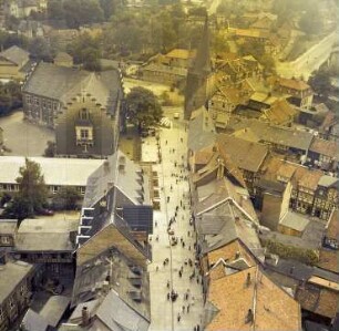 Westernstraße in Wernigerode : Blickrichtung Südwesten zum Westerntorturm