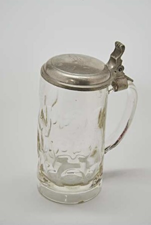 Bierkrug mit Zinndeckel