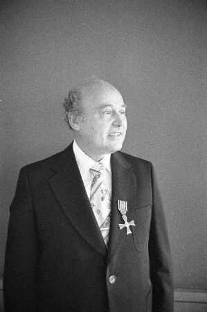 Verleihung des Bundesverdienstkreuzes an den Personalratsvorsitzenden der Stadtsparkasse Karlsruhe Rudi Hauck