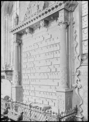 Wandgrab für Heinrich Borwin II., Liegefigur des Fürsten und Stammbaum des Hauses Mecklenburg