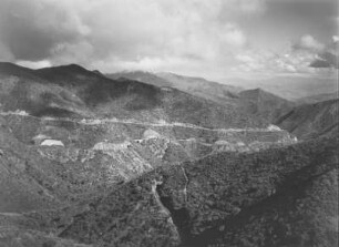 Eisenbahn : Eisenbahnschienen im Gebirge von Eritrea