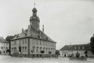 Kölleda, Markt : Kölleda. Markt mit Rathaus und Wipertibrunnen. Blick nach Südosten