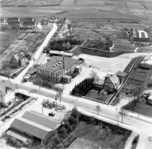 Hero Armaturenwerk (Ratzeburger Straße): Luftbild des Betriebsgeländes: im Vordergrund Holzhandlung, im Hintergrund Am Glindhorst