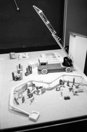 Basel: Mustermesse Hallen, Stände, das gute Spielzeug, Feuerwehrleiter