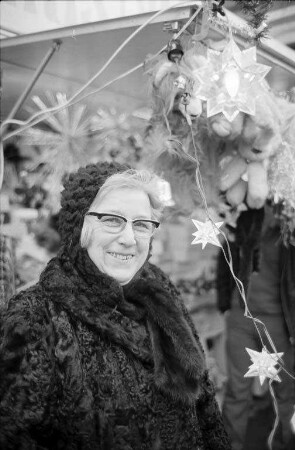 BNN-Interview mit Frieda Ruland vom Christkindlesmarkt zur diesjährigen Christbaumschmuckmode