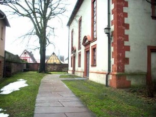Langhaus und ehemaliger Kirchhof