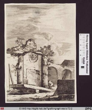 Ruine mit kleinen Torbögen, einem säulenfankierten Relief und einem Gedenkstein mit einer Inschrift auf Copernicus. .