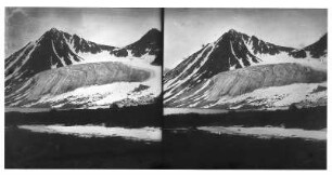 Spitzbergen (Norwegen). Gletscher und schneebedeckte Berge im Magdalenenfjord