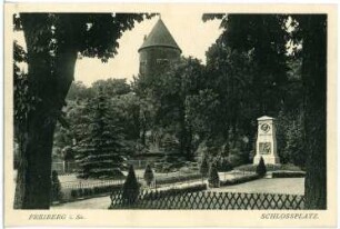 Freiberg. Schlossplatz mit Winklerdenkmal