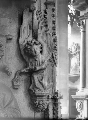 Denkmal des Erzbischofs Adolf von Nassau: Engel mit Weihrauchfass
