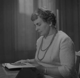Porträt Prof. Dr. habil. Elfriede Rehbein