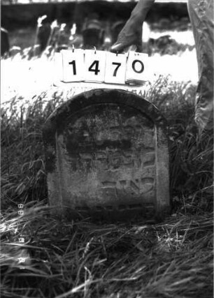 Grabstein 1470 (Index: 100098035) Maße HxBxT: 49x46x7 cm: Grabstein 1470