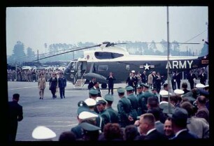 Kennedy in Hanau/ am Hubschrauber