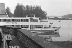 Fahrgastschiff Karlsruhe. Eröffnung der Fahrgastsaison