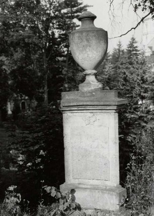 Grabmal für Christiane R. Uhlig : Grabmal für Christiane R. Uhlig, Sandstein, 19. Jahrhundert, Lößnitz (Kreis Aue), Friedhof