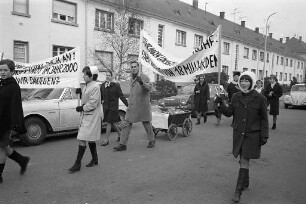 Sammlung "Brot für die Welt" der Jugendlichen der evangelischen Kirchengemeinde Rüppurr.