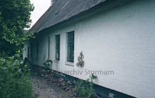 Oetjendorf: Oetjendorfer Landstraße: Alte Schule mit Reetdach: Rückfront
