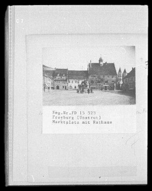 Freyburg (Unstrut) : Marktplatz mit Rathaus