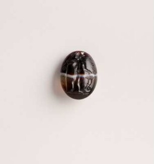 Intaglio mit Krieger mit Füllhorn und Inschrift