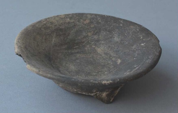 Tripod bowl made of clay