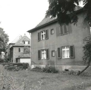 Dresden-Trachau. Wohnsiedlung Bauverein Gartenheim (1926/1927; P. Beck). Wohnhäuser, Kronenstraße 55/59 und 61. Straßenansicht mit Vorgarten