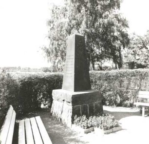 Denkmal für die Gefallenen des 1. Weltkrieges. Nach 1918. Sandstein. Dresden-Söbrigen, Elbweg