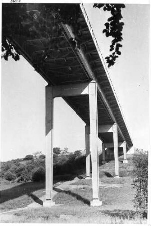 Sulzbachviadukt in km 186,136 Teilansicht L = 365 m.