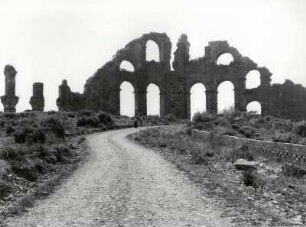 Reste eines römischen Äquadukts bei Aspendos