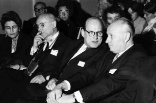 16. Tagung 1966 Mediziner; Im Vortragsaal: Frau Cournand, André F. Cournand, M. v. Ardenne, W. Bladergroen