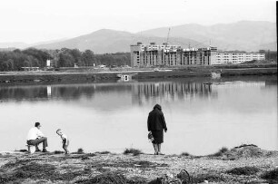 Freiburg i. Br.: Siedlung Landwassermatten mit See im Vordergrund