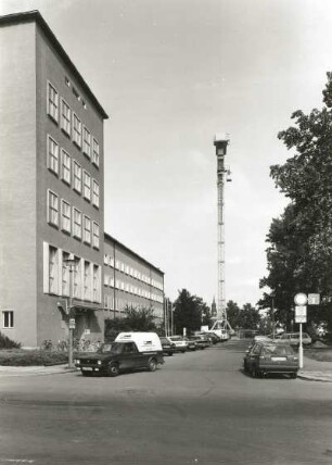 Dresden-Altstadt. Neubau Sächsischer Landtag. Blick über Baustelle zum Altbau (Ehem. Landesfinanzamt und Zollverwaltung von P. Wolf und Thiede; 1928-1931) Holländische Straße. Ansicht von der Devrientstraße