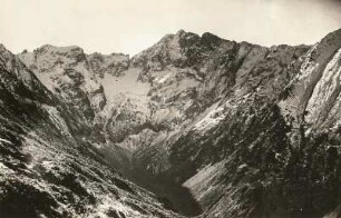 Transsilvanische Alpen. Südkarpaten. Fogarascher Berge. Mitte Vanatoarea ("Jägerin")