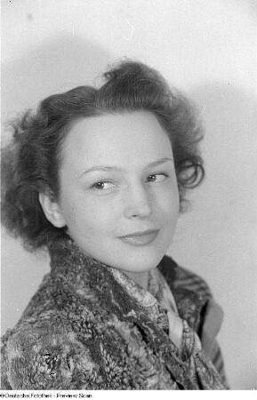 Porträtaufnahmen der Schauspielerin Ingeborg von Kusserow