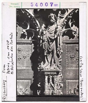 Regensburg: Dom, Mittelpfosten des Portals, Petrus