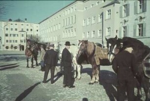 Tittmoning. Stadtplatz (vermutlich während eines Pferdemarktes)