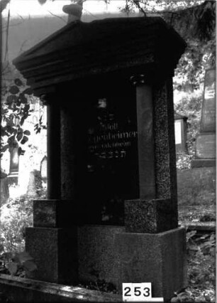 Grabstein 253 (Index: 99897726) Maße HxBxT: 183x100x34 cm: Grabstein 253